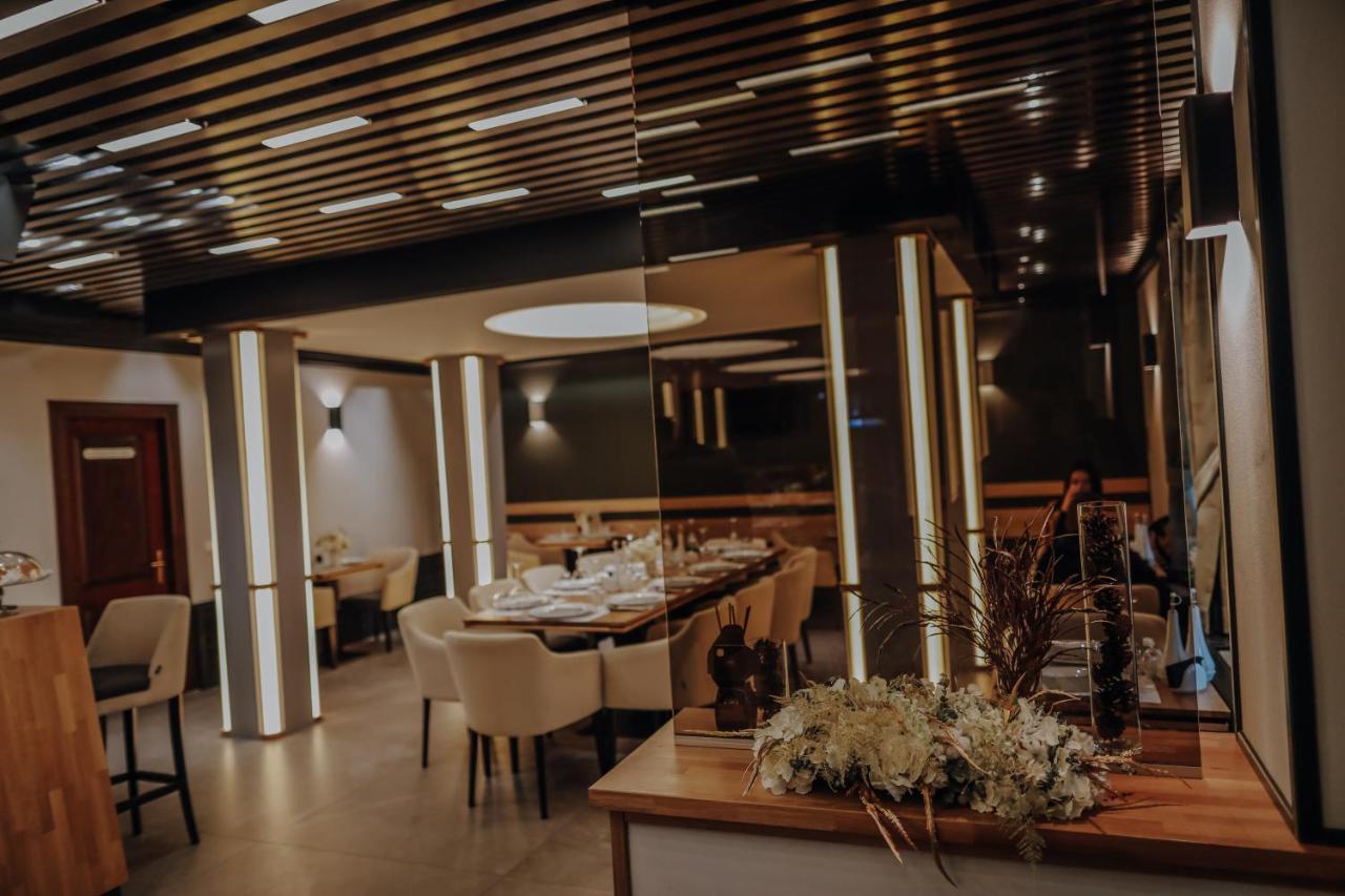 Pensiune Restaurant Capra Neagra Moisei Exteriér fotografie
